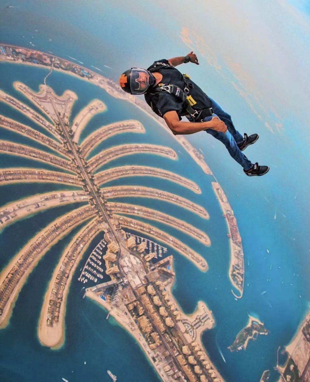 迪拜街头捡到一辆豪车,迪拜豪车坟场里的废弃豪车