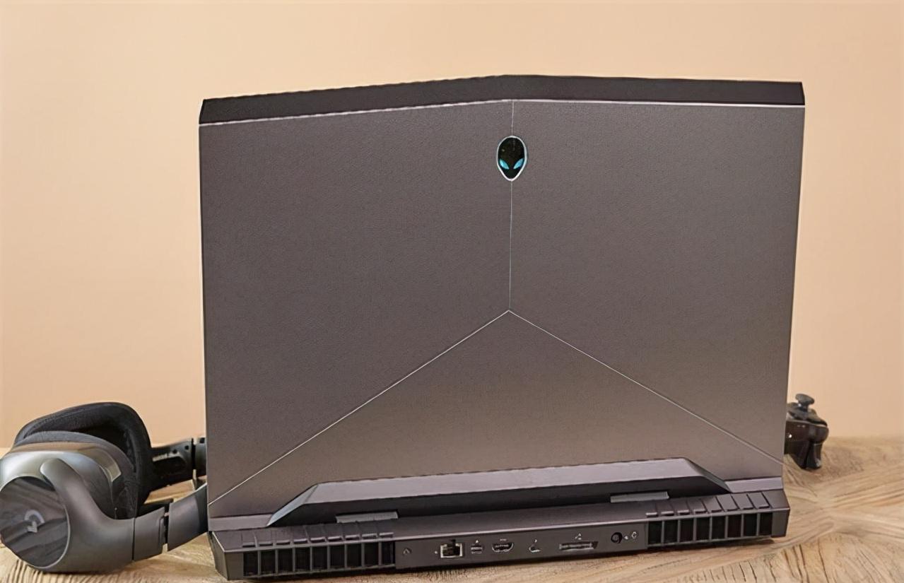 alienware17r4一共几个固态接口,alienware17