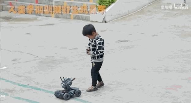 我们去了趟哔哩哔哩美丽小学，和B站小学生斗了波舞