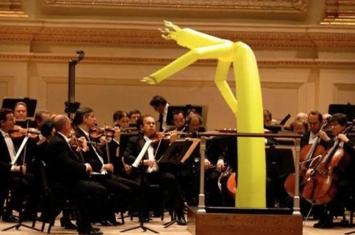 为什么商场门口的充气人偶总是舞得那么魔性