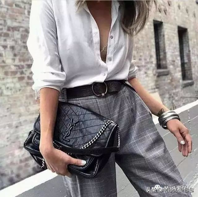 ysl圣罗兰最便宜的包多少钱,ysl圣罗兰化妆包红丝绒