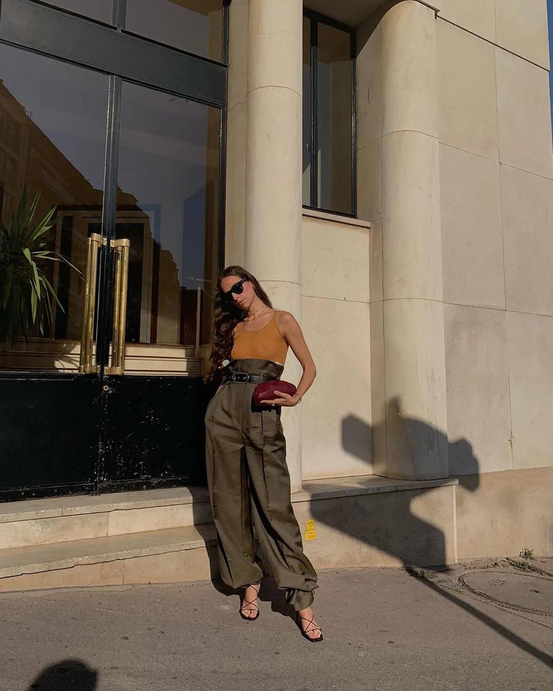 夏季时尚御姐凉鞋穿搭,气质牛皮凉鞋怎么搭配裤子