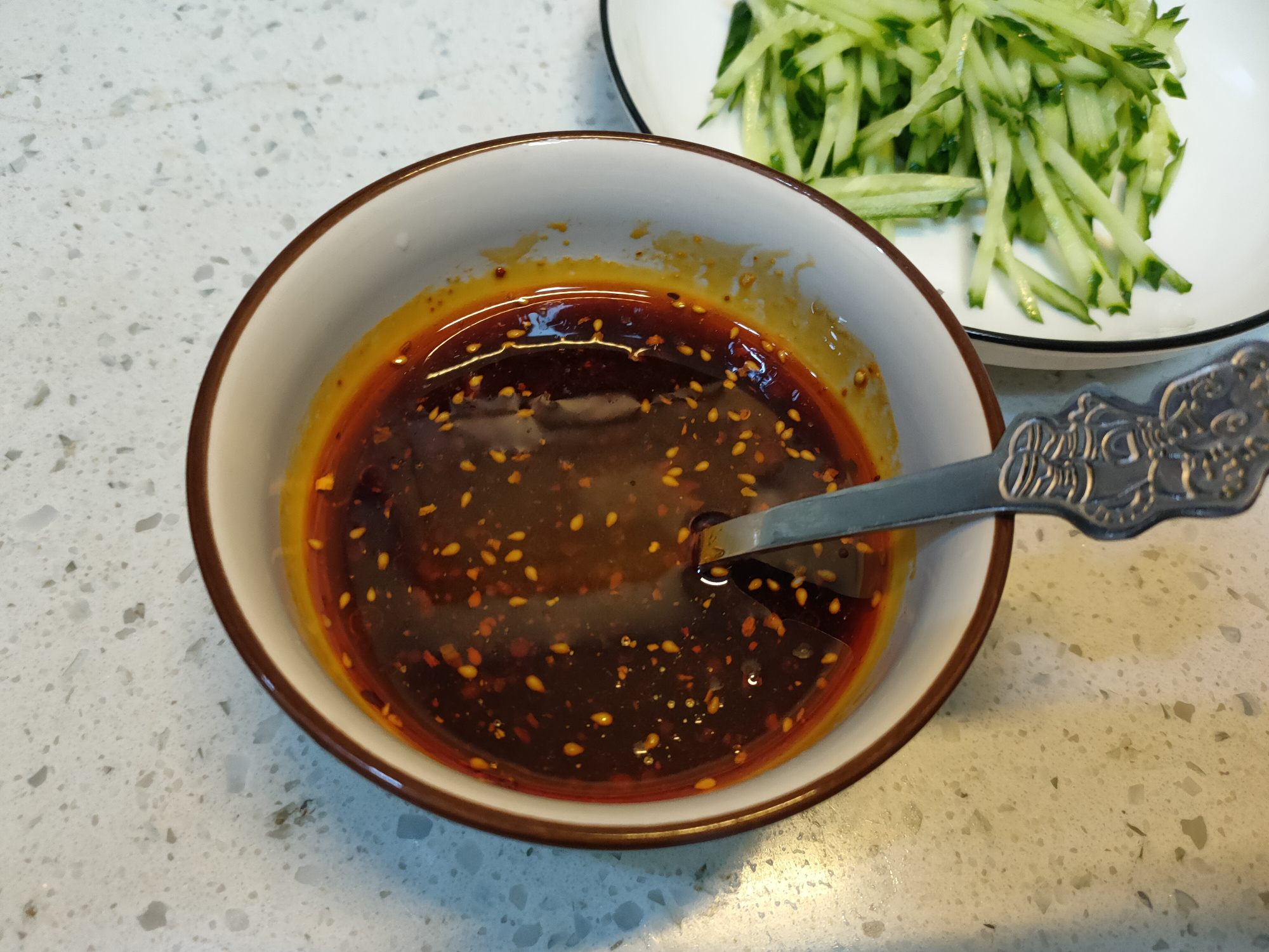 做凉粉水和淀粉比例应多少,用淀粉做凉粉的比例