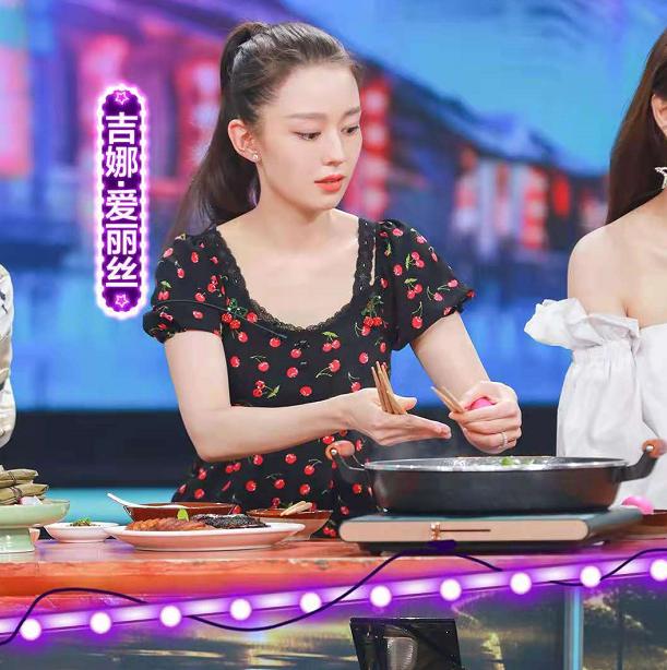 安以轩与吉娜同台比美,天天向上安以轩吉娜