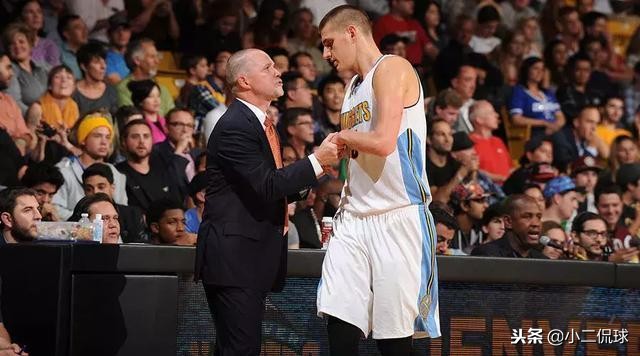 小球的弊端让中锋不断爆发,超级三双、历史首人,皆出自马龙手笔