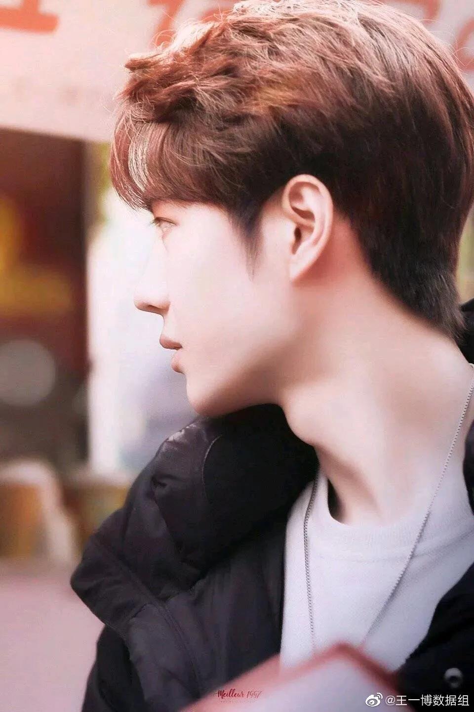 王一博送女孩蓝风铃,王一博推荐蓝风铃现场