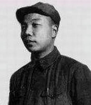 他13岁时就领导1000多人，17岁当师政委，后成开国上将官至副国级