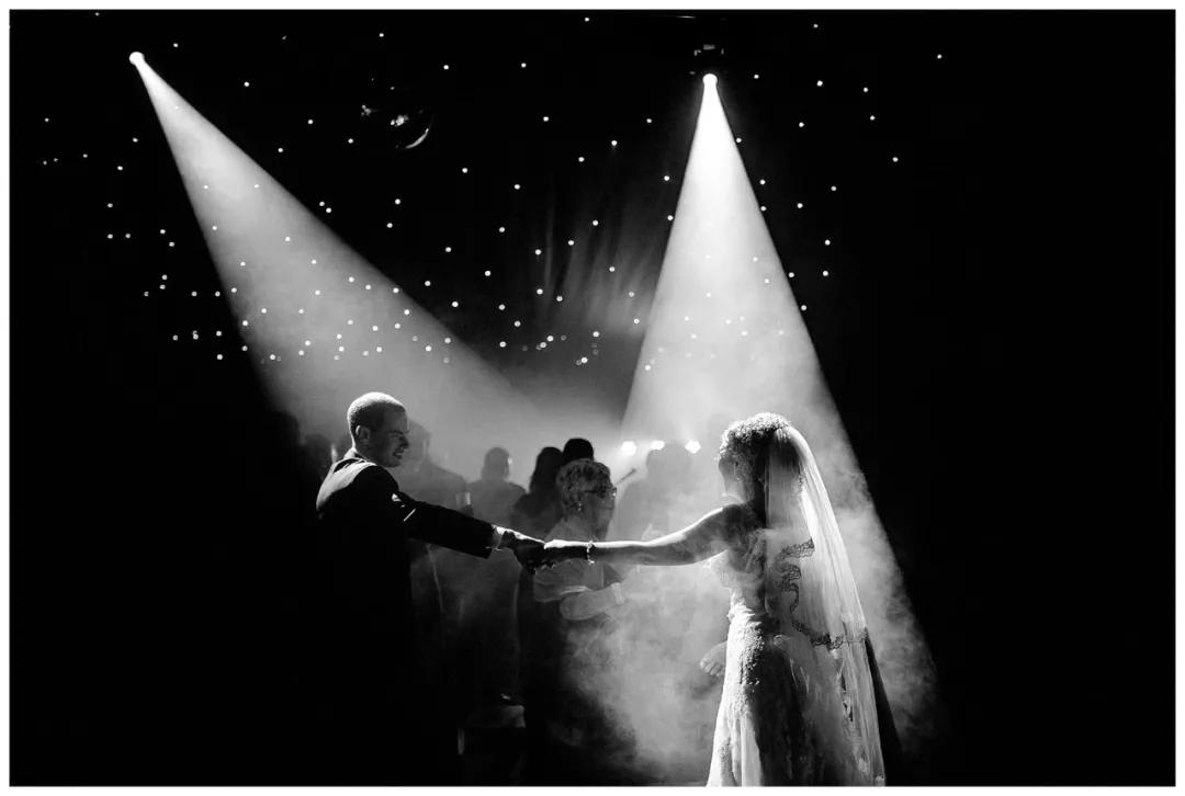 100寮犳渶鏂拌幏濂栧绀肩収,33涓幏濂栫殑濠氱ぜ鐓х墖瀹屽叏鍚稿紩鐪肩悆