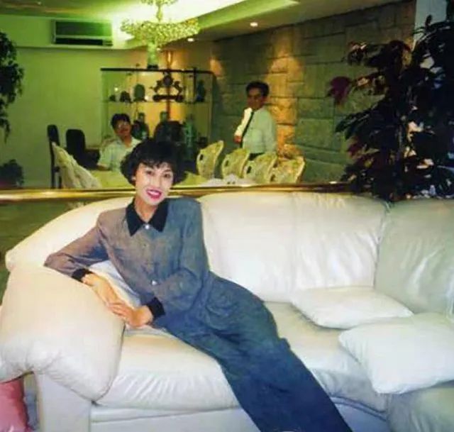 张克莎变性成功后嫁给富商,比金星还漂亮的变性女