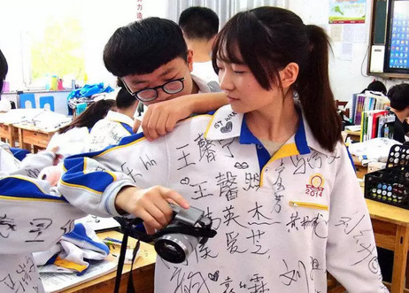 校服能看出来学校的等级,从校服看出学校地位