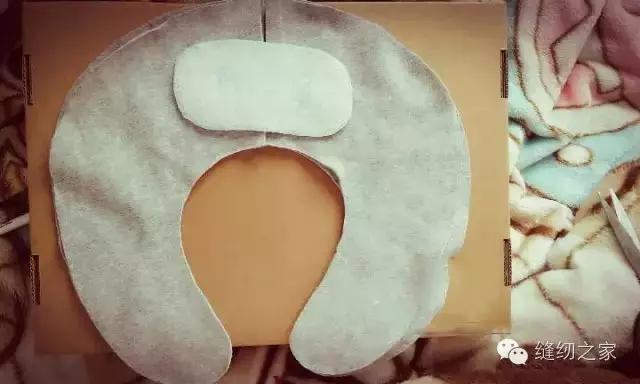 旧衣服改成窝枕,在家怎么用旧衣改做颈椎型枕