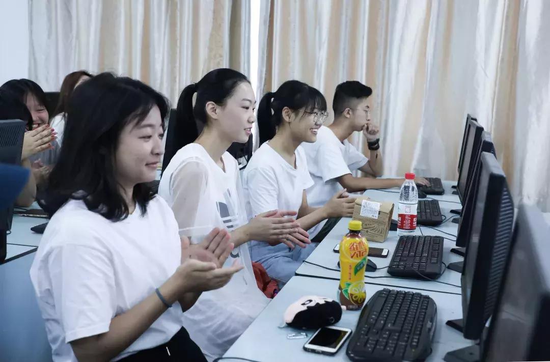 你跟你室友关系怎么样,你和室友相处得怎么样的英语