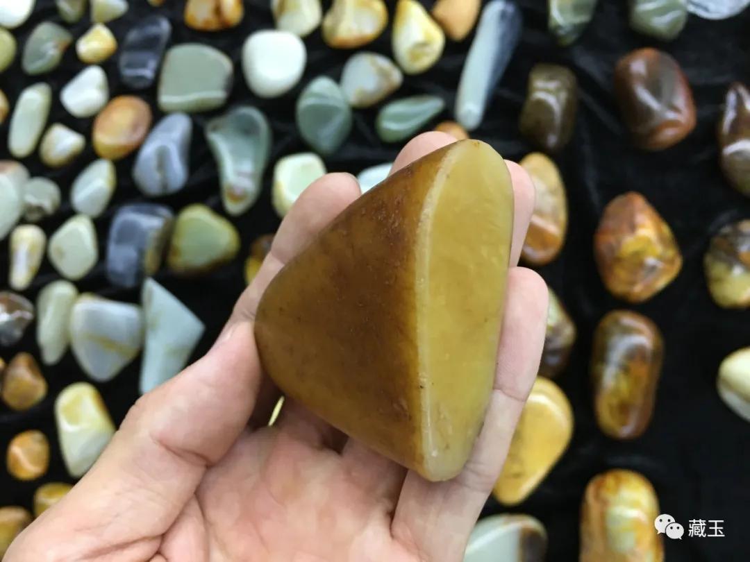 栗子黄玉和鸡油黄有什么区别,和田玉沁料