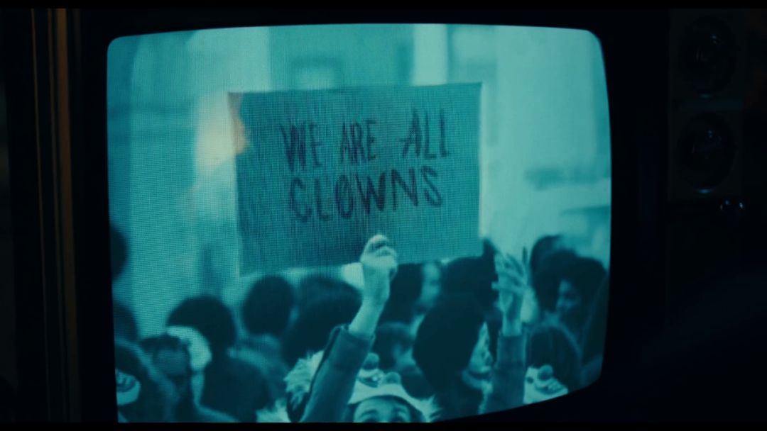 小丑口碑大爆豆瓣评分9,dc新片小丑首曝预告风格黑暗