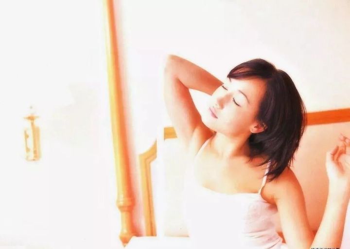 因比谢霆锋矮得到机会，吴彦祖为她梦中流泪与陈冠希不和