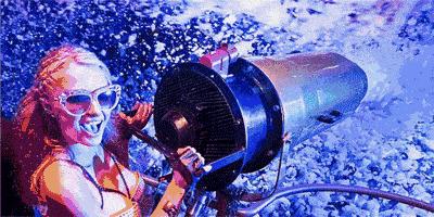 360°冰爽刺激!水浪核*器武**乘风“泼”浪空降九龙仓时代奥莱