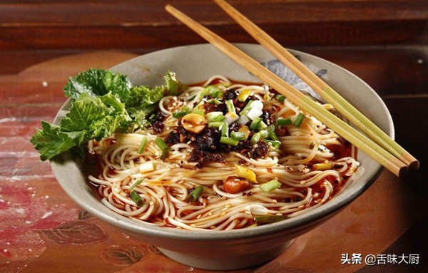 重庆特色美食豌杂面,重庆小面做法调料配方