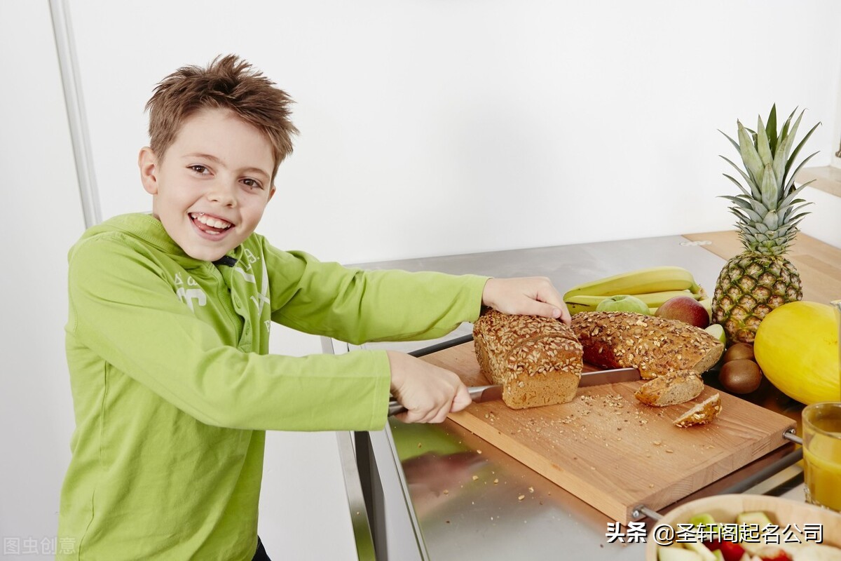 男孩简洁大气名字寓意,宝宝取名吉祥好听的男孩名字
