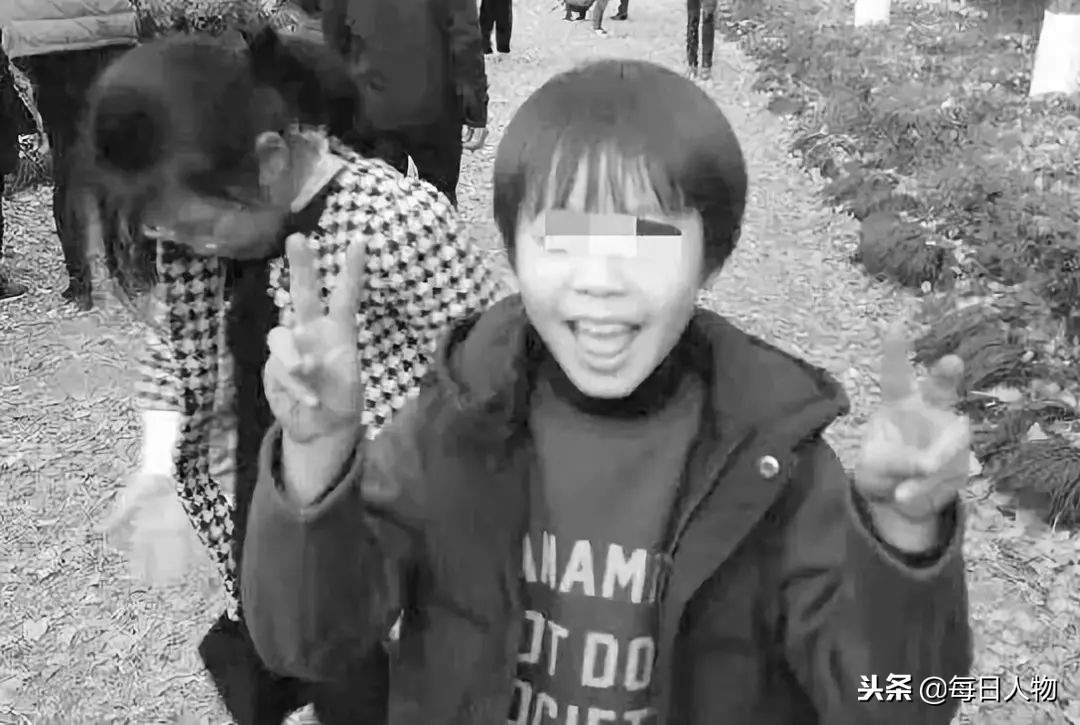 12岁男孩弑母案女孩讲述杀母过程,12岁男孩杀女童后续