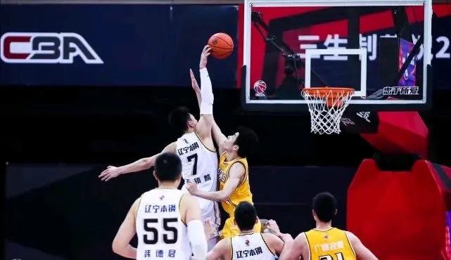 辽宁成为最大赢家！辽宁四人入选国家队，张镇麟再现恐怖折叠上篮