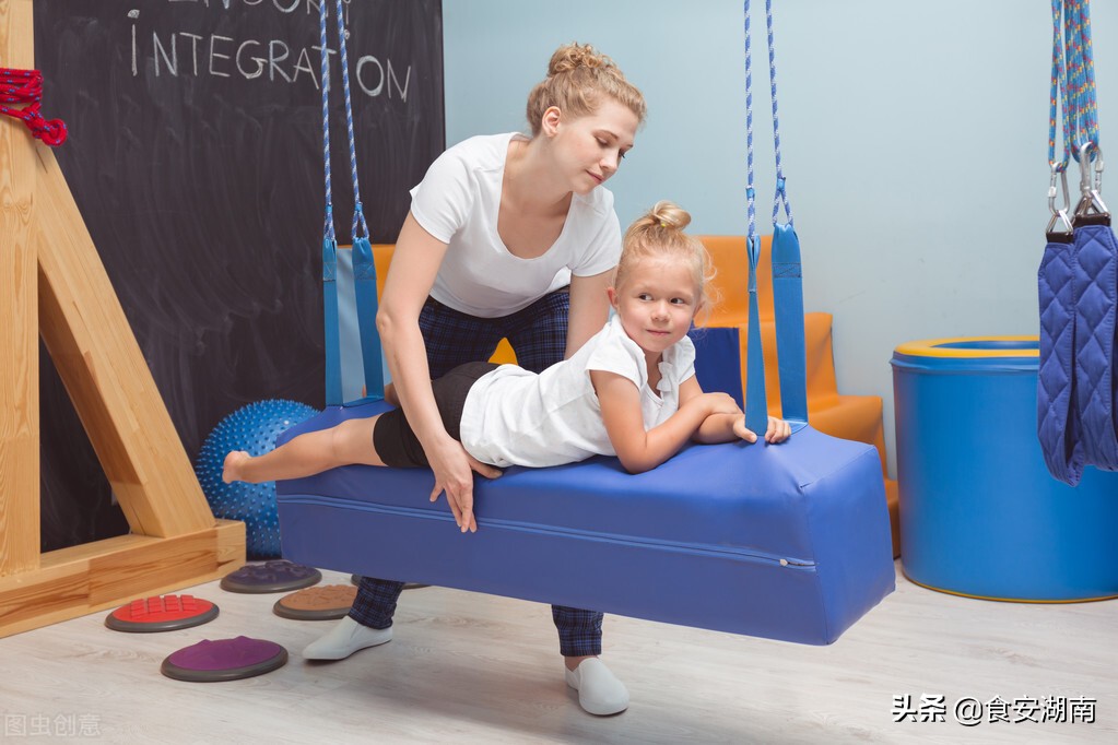 听觉统合训练对孤独症儿童的康复治疗如何开展?看大咖介绍明白了