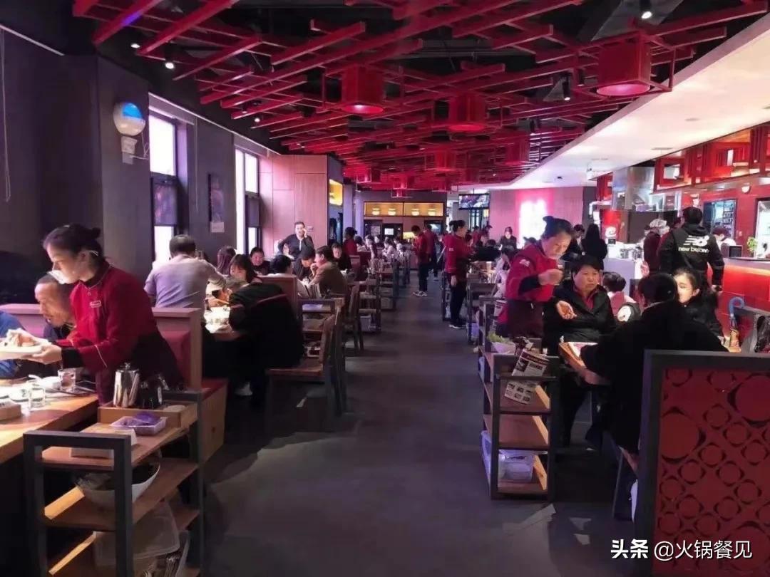探店｜一条街上4家火锅店，为啥偏它最火？7年开进100+县城