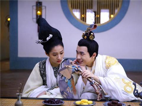 与亲姐姐*伦乱**,逼姑姑侍寝,此皇帝荒淫无下限