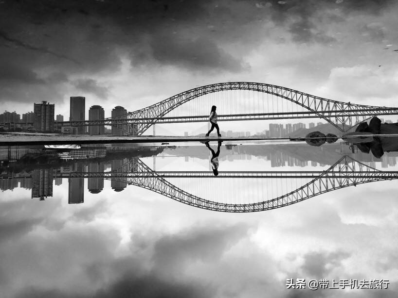 如何将手机相册里的彩照变黑白,手机怎么把黑白照变成彩色的