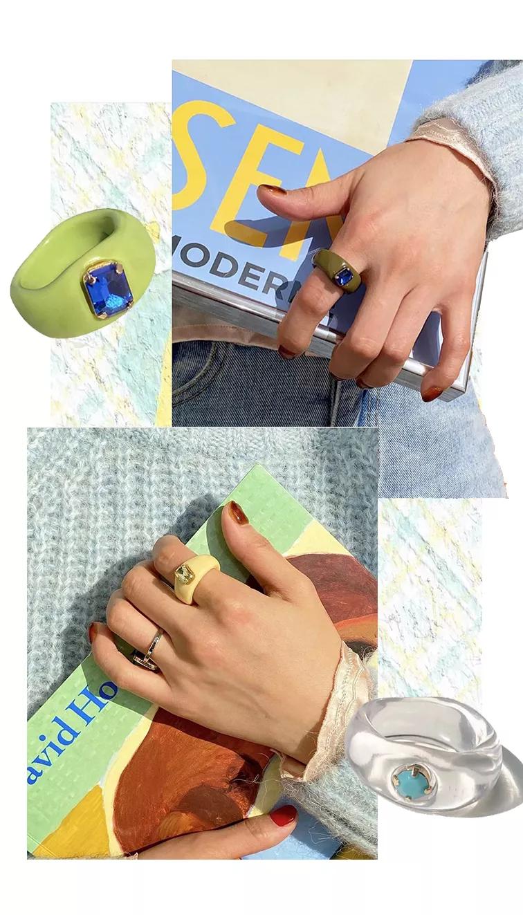 今年夏天，时尚圈流行戴假货