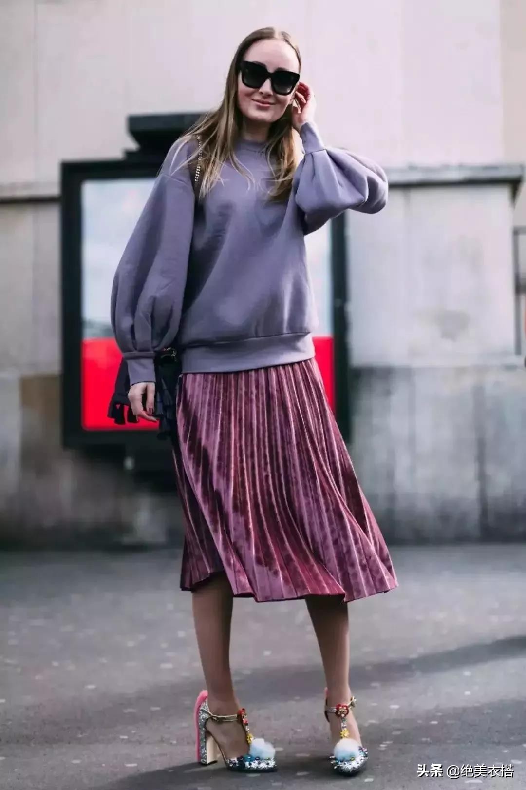 百褶裙的夏天穿搭方法,秋季百褶裙的穿搭方法长款