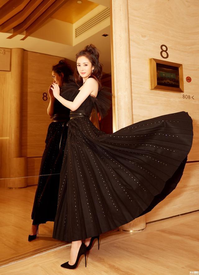 迪丽热巴和唐嫣同穿亮片裙,迪丽热巴和唐嫣穿同款公主裙