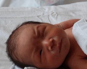 新生儿脐带消毒的正确方法,新生儿脐带消毒视频教程