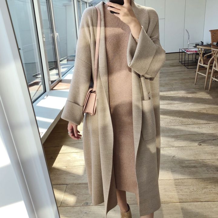 小姐姐的风情穿搭显得灵动而甜美,耐看型小姐姐气质穿搭职业装