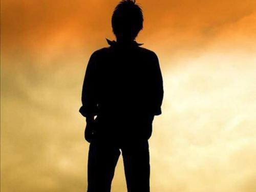 十五岁的儿子被同桌“摸了一把”，问我是取向问题还是因为青春？