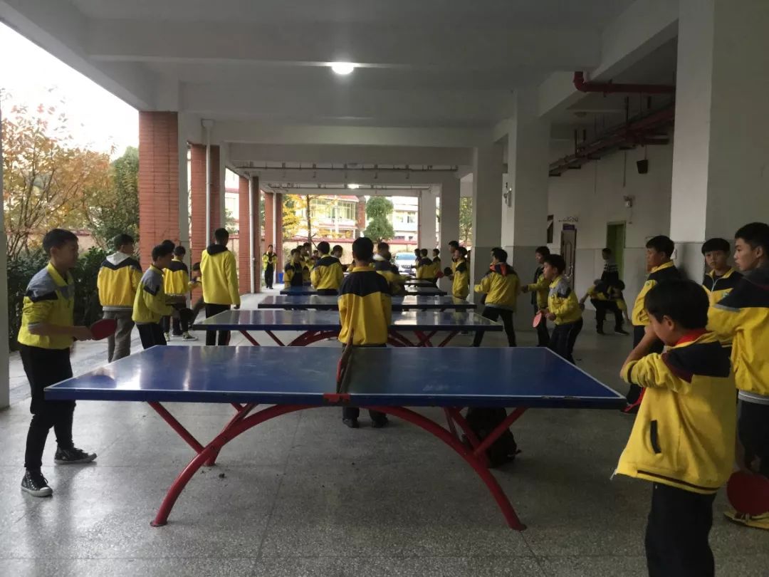 桐梓这所学校学生学了五雅......