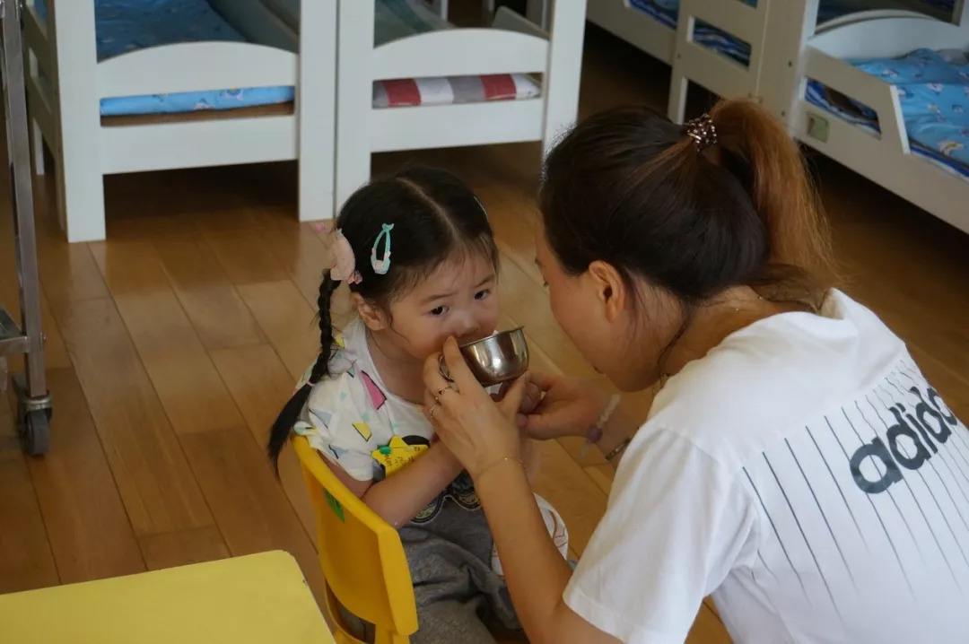 三岁多儿童胃出血怎么治,小儿胃出血怎么处理