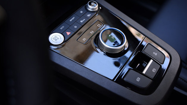 本田crv混动与rav4荣放混动哪个好,rav4混动版上市