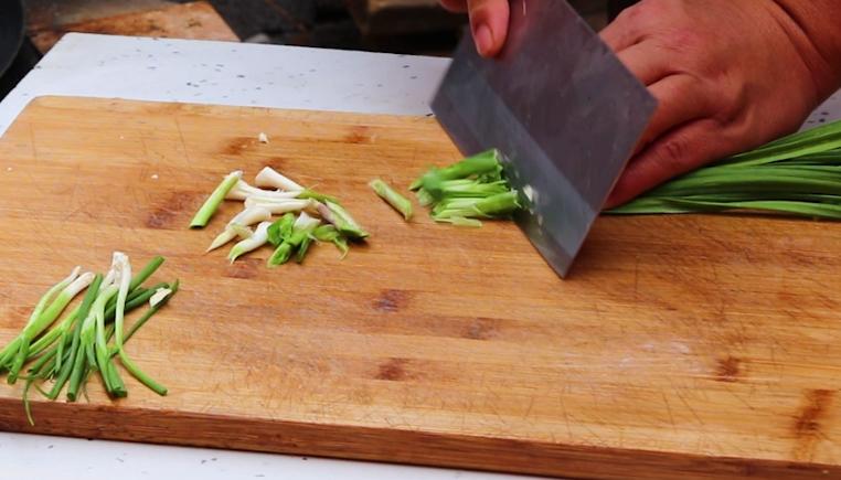 猪头肉这样做才好吃,农村大锅一炖,香辣入味,越吃越想吃