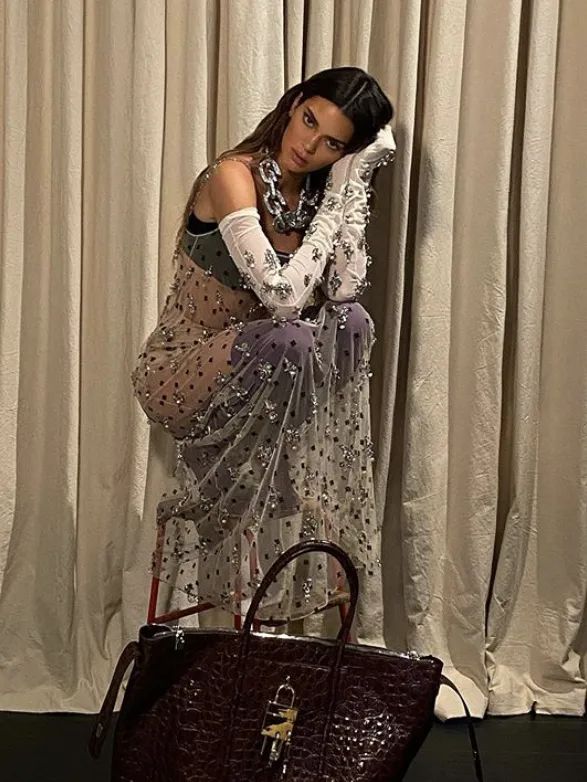 虞书欣穿的可爱灵动的衣服,自己认为适合虞书欣的衣服