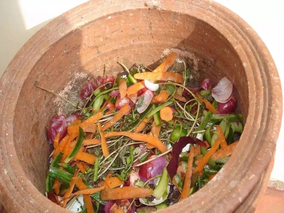 堆肥土制作有机液肥最简单的方法,自制堆肥和有机肥有什么区别