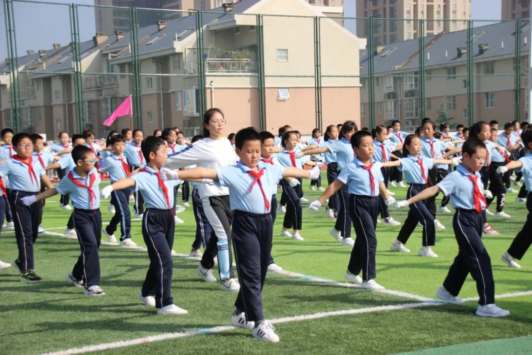 庆祝建党百年大型排舞展演西安,建党100周年校园啦啦操比赛