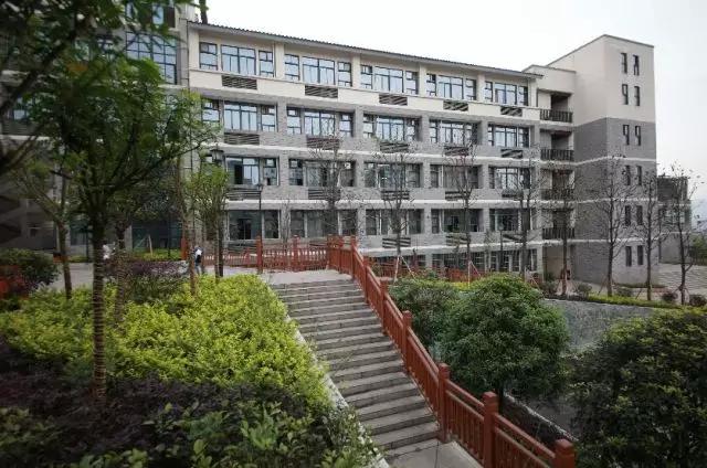 初中报考铁路学校和高中有啥区别,选择铁道学校有什么好处