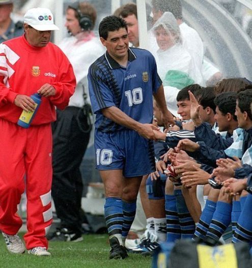 马拉多纳球王踢法,真王者