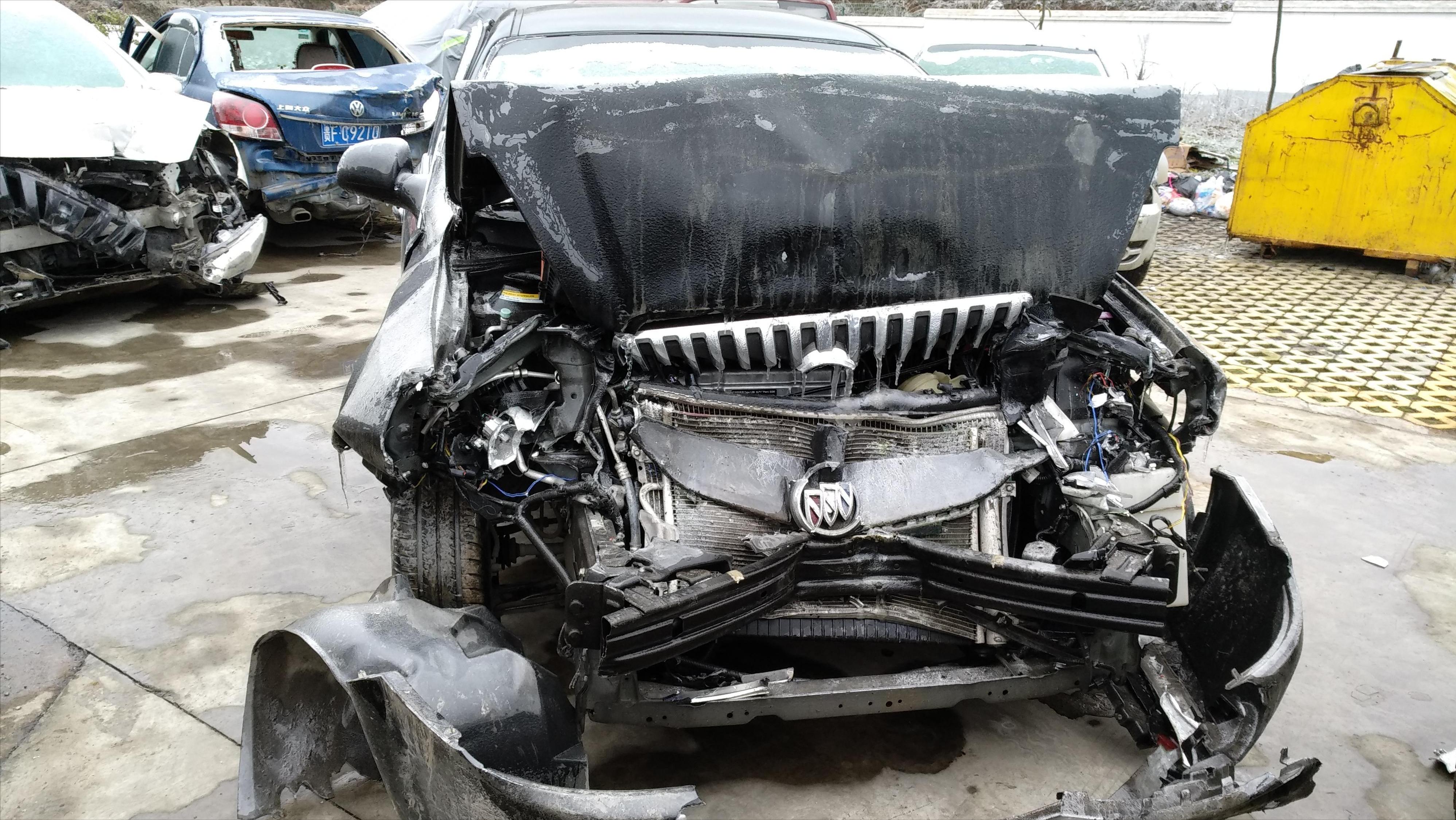 发生事故去4s店还是合作修理厂,汽车发生事故4s店维修怎么避坑