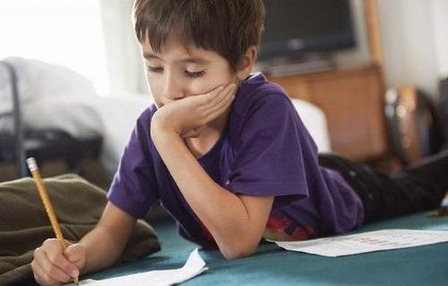 孩子写作业太慢了有什么好的方法,孩子写作业慢怎么办有妙招