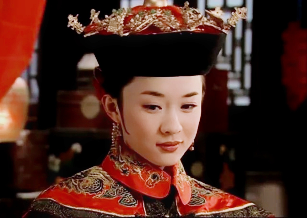 孝庄太后为什么把董鄂妃移出皇陵,为什么孝庄太后扔董鄂妃衣服