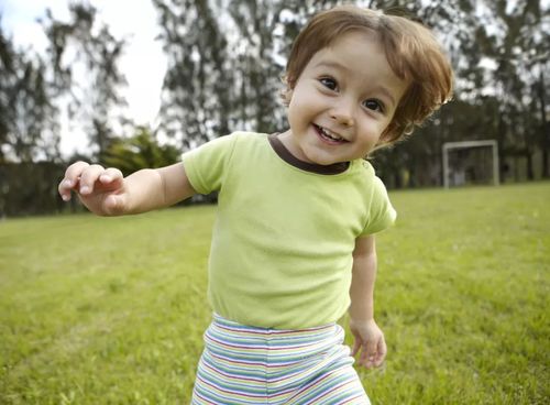 宝宝背后有痣代表什么,宝宝身上的痣会随着身体长吗