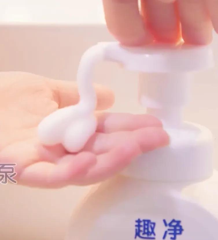 比虞书欣更作的练习生出现了，32岁的她为啥只冲着宝宝霜下手呢？