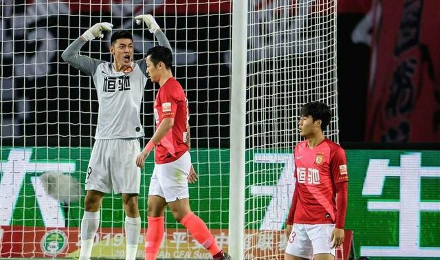 恒大变天了！靠主场昏哨勉强战平河南建业太丢人，郑智暂代主帅