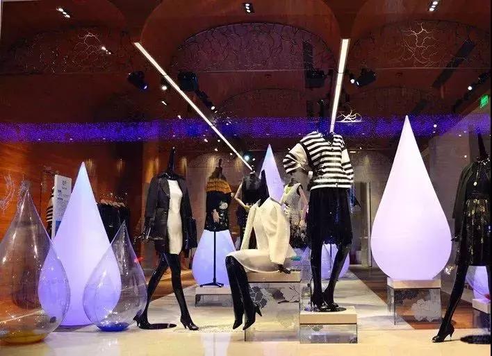 国产女装黑马，5000一件还遭疯抢！全凭这点做得好！